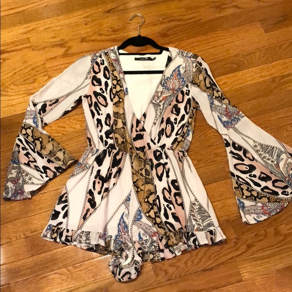 Ark & Co Dresses & Skirts - Ark & Co. adorable, multi print romper, size Small